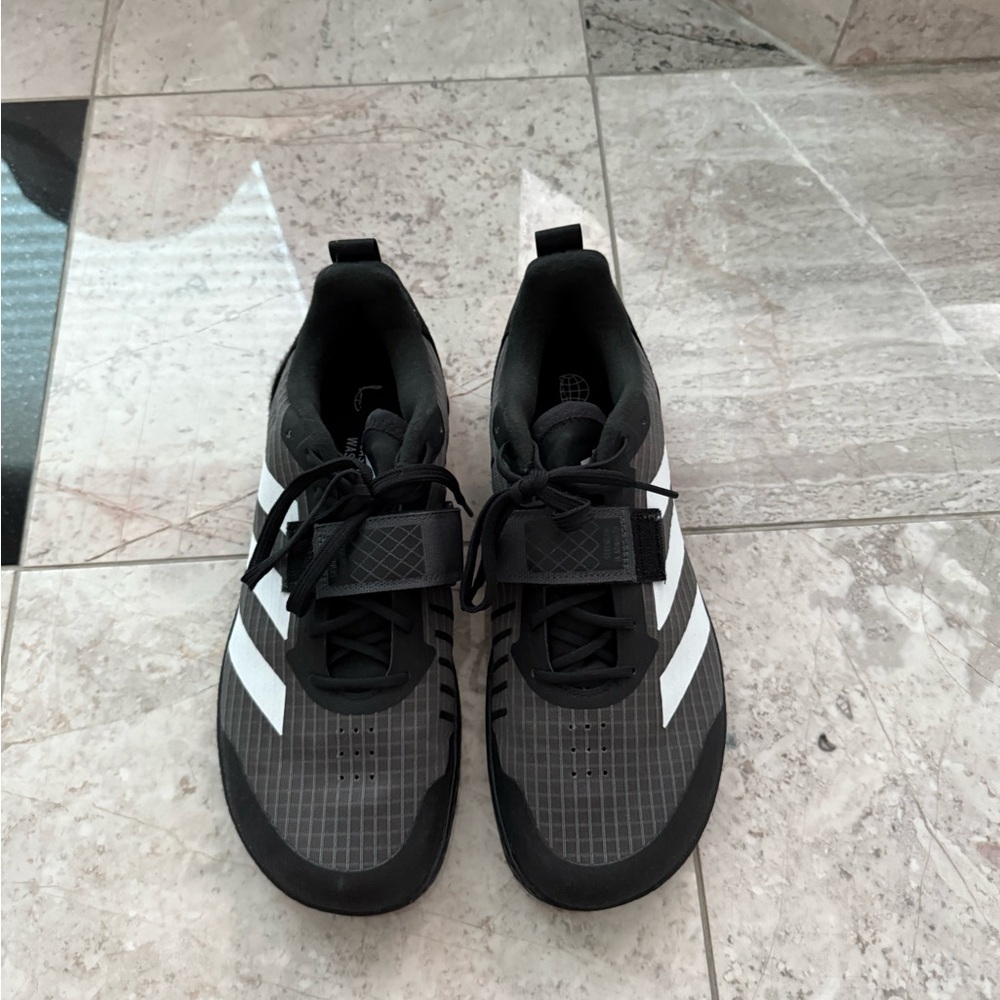 adidas Unisex-Adult The Total Sneaker